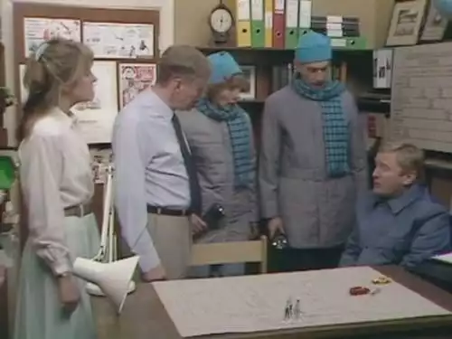 Ever Decreasing Circles S4E4