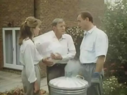 Ever Decreasing Circles S4E1