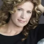 Nancy Travis