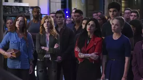 Shadowhunters: Instrumentos Mortais S2E1