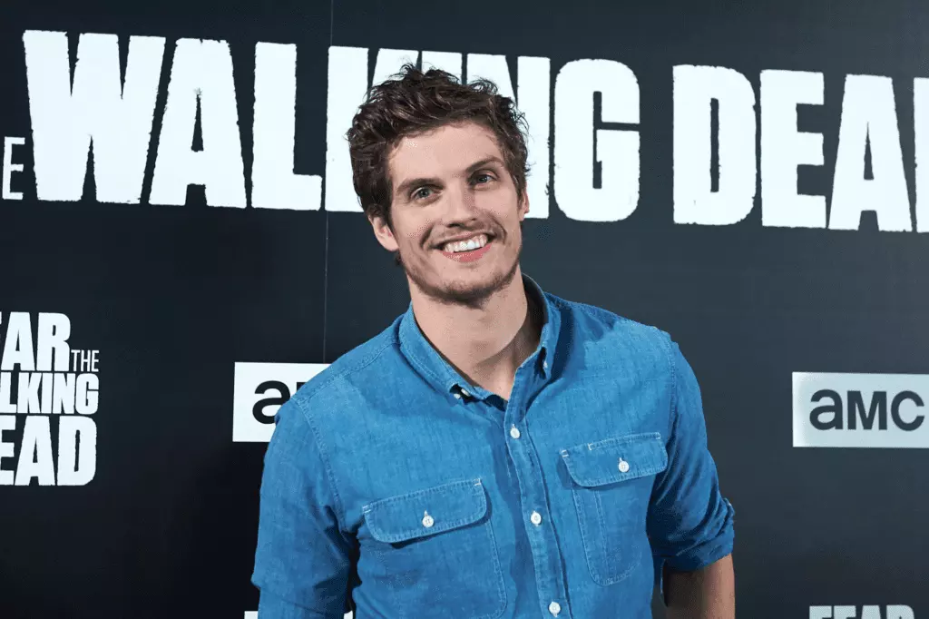 Daniel Sharman Encanta no Palco Omelete da CCXP24