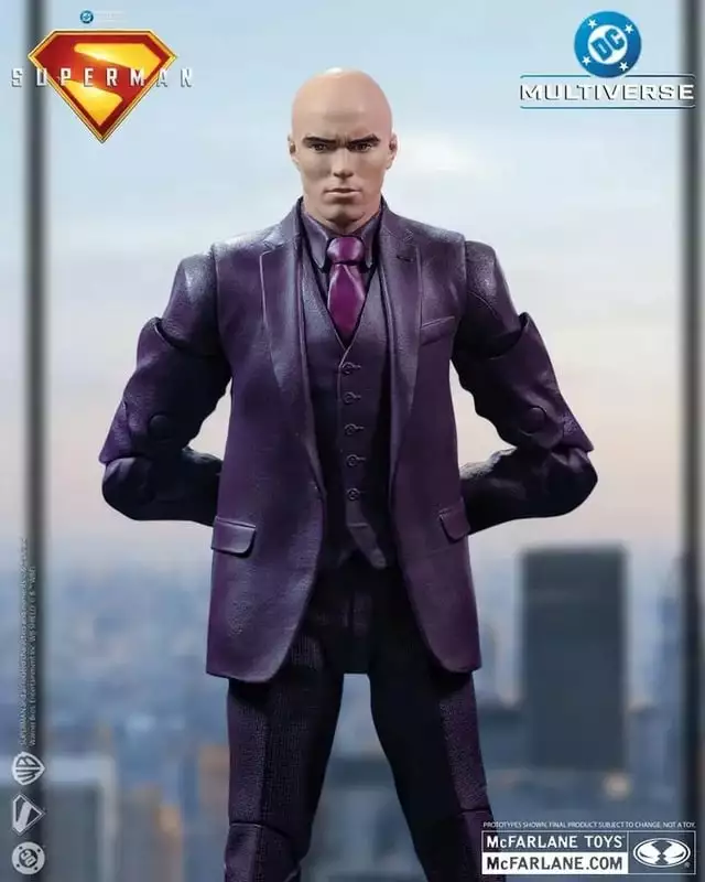 Capa da matéria sobre Superman: Lex Luthor e sua Armadura Verde e Roxa Revelados
