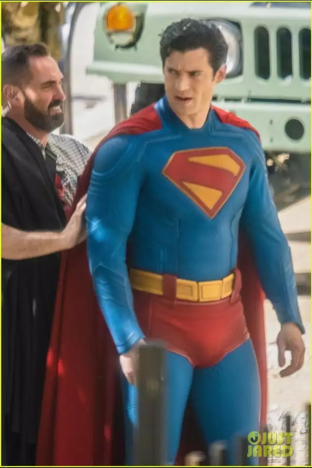 Capa da matéria sobre Superman de David Corenswet: Um Herói Fraco ou Poderoso?