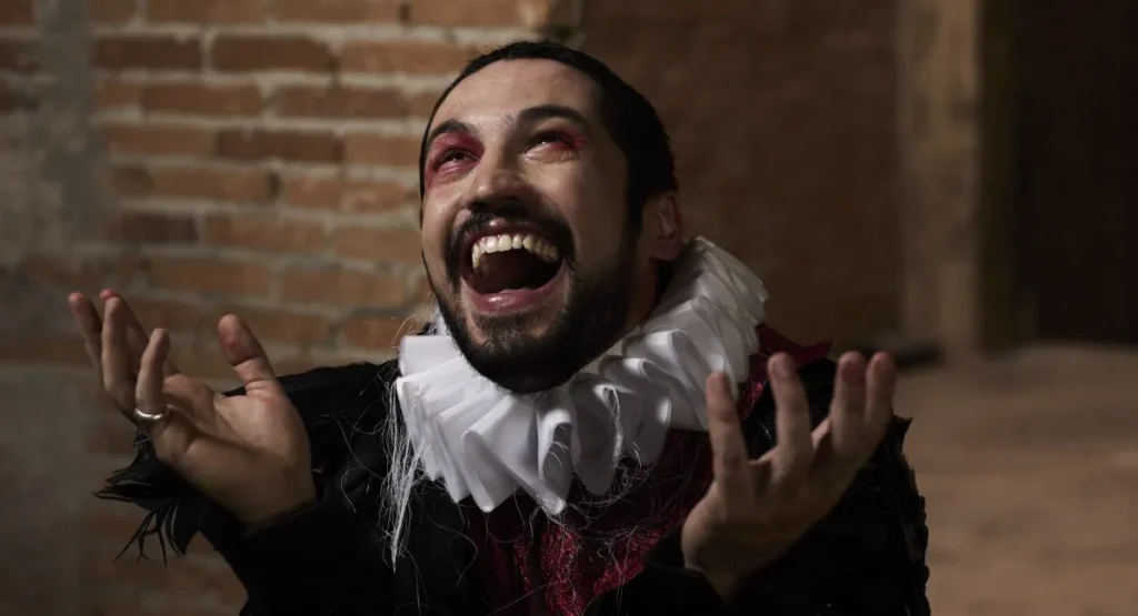 Gabriel Leone Brilha como Hamlet em Nova Montagem em São Paulo